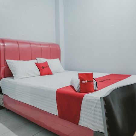 Reddoorz @ Jalan Pemuda Medan Hotell Exteriör bild