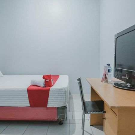 Reddoorz @ Jalan Pemuda Medan Hotell Exteriör bild