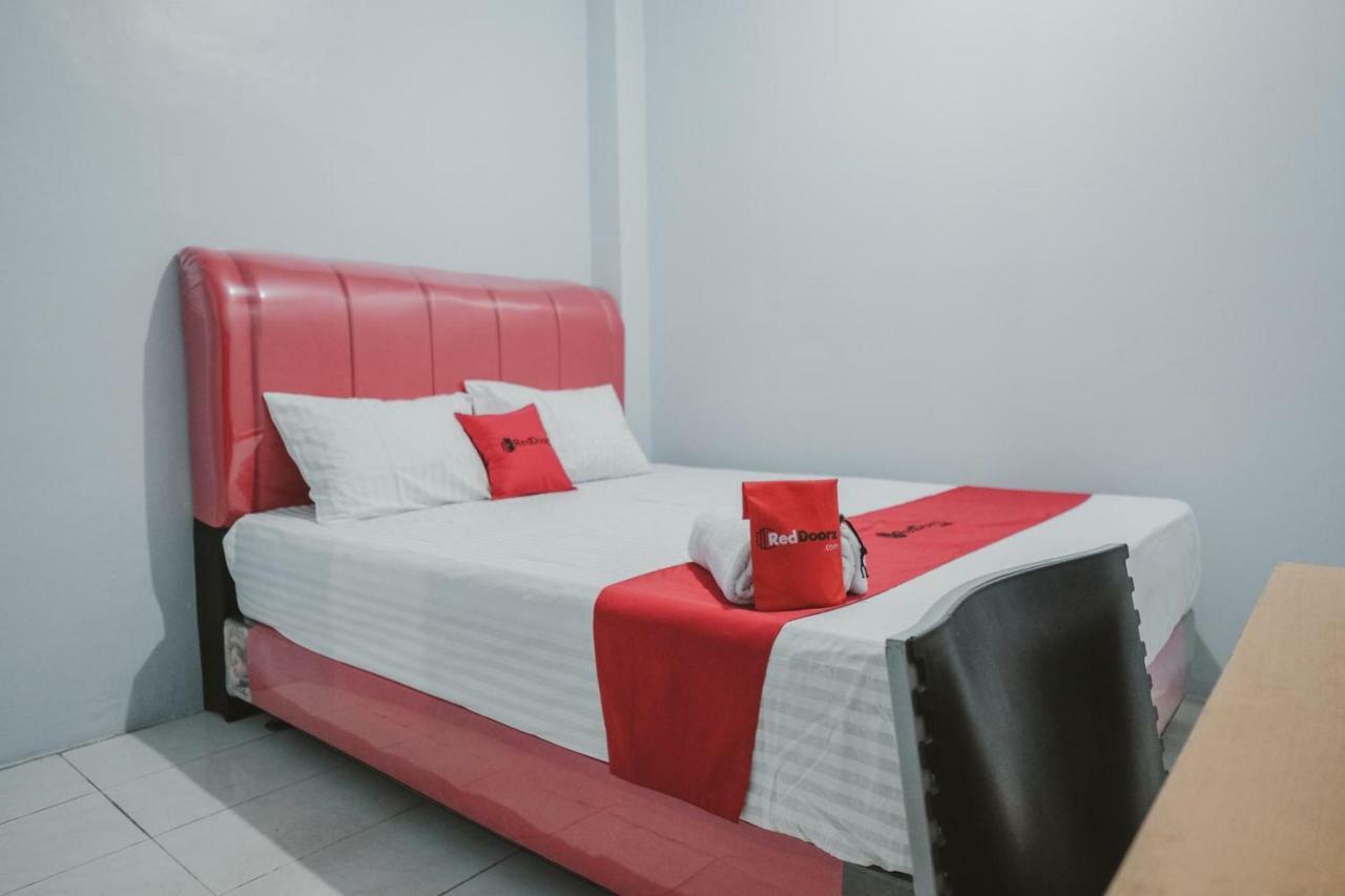 Reddoorz @ Jalan Pemuda Medan Hotell Exteriör bild