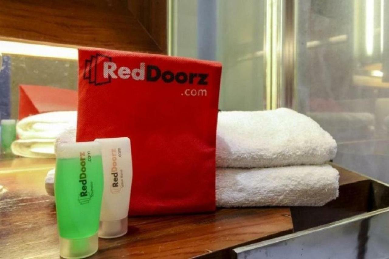 Reddoorz @ Jalan Pemuda Medan Hotell Exteriör bild