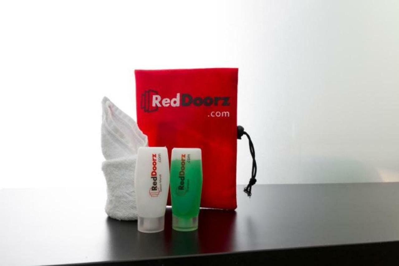 Reddoorz @ Jalan Pemuda Medan Hotell Exteriör bild